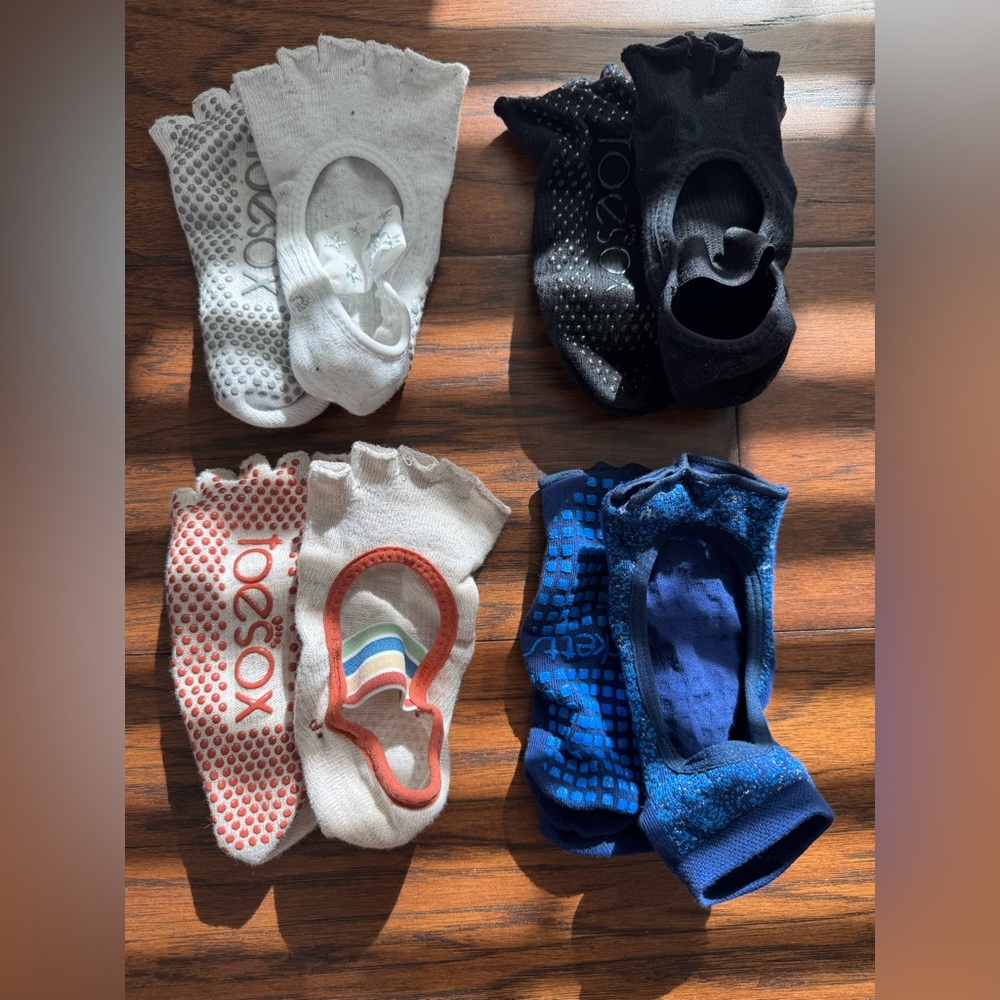 LOT - 4 pairs Pilates / Barre / Yoga socks - ToeSox and Tuckett